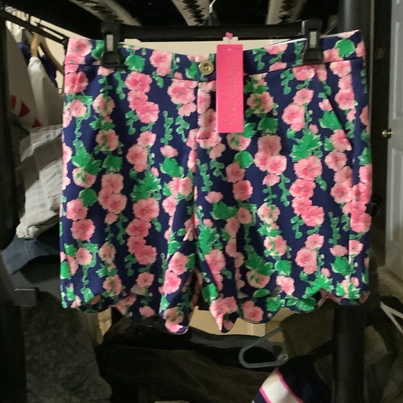 Lilly Pulitzer Pants - Lilly Pulitzer Darci knit Shorts - Pink and Green on Oyster Bay Navy‎